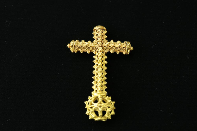 黄金の十字架